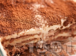 Лесна и бърза шоколадова бисквитена торта с банани, орехи, ванилия и какао (без печене) - снимка на рецептата